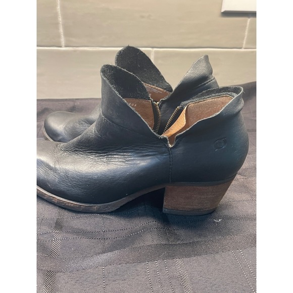 Born Black Leather Ankle Booties Side Zip Comfortable Block Heel Size 11 - Picture 4 of 8